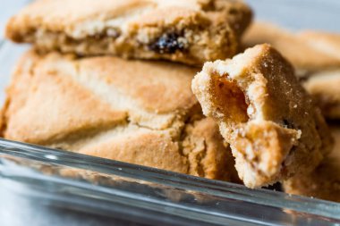 Geleneksel elma Strudel çerezleri reçel ile dolu