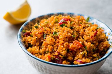 Türk geleneksel Bulgur salatası Kisir
