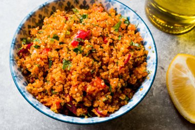 Türk geleneksel Bulgur salatası Kisir