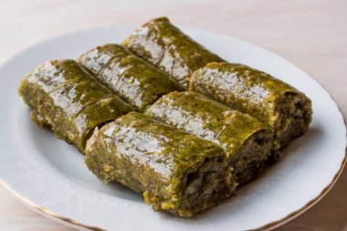Türk tatlı fıstıklı rulo olarak adlandırılan Fistikli Sarma / Baklava