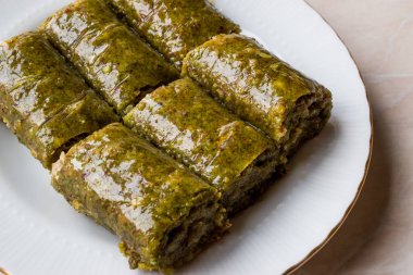 Türk tatlı fıstıklı rulo olarak adlandırılan Fistikli Sarma / Baklava