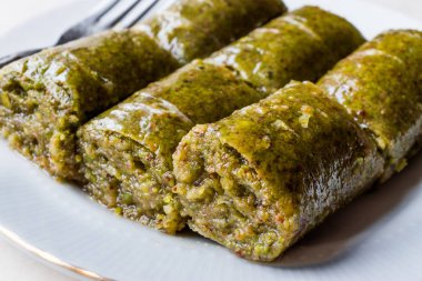 Türk tatlı fıstıklı rulo olarak adlandırılan Fistikli Sarma / Baklava