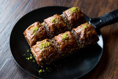 Türk tatlı fıstıklı çikolatalı Baklava 