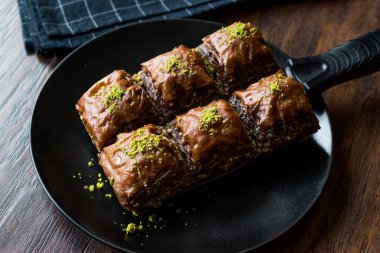 Türk tatlı fıstıklı çikolatalı Baklava 