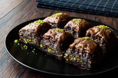 Türk tatlı fıstıklı çikolatalı Baklava 