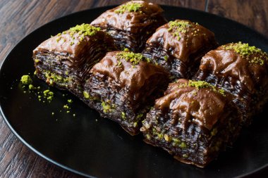 Türk tatlı fıstıklı çikolatalı Baklava 