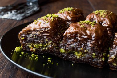 Türk tatlı fıstıklı çikolatalı Baklava 