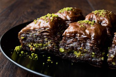 Türk tatlı fıstıklı çikolatalı Baklava 