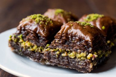 Türk tatlı fıstıklı çikolatalı Baklava 