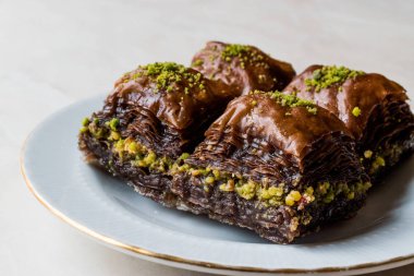 Türk tatlı fıstıklı çikolatalı Baklava 