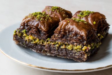 Türk tatlı fıstıklı çikolatalı Baklava 