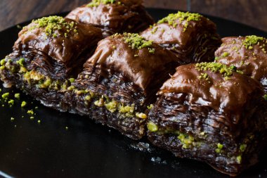 Türk tatlı fıstıklı çikolatalı Baklava 