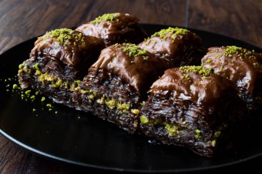 Türk tatlı fıstıklı çikolatalı Baklava 