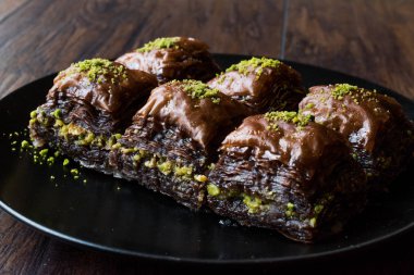 Türk tatlı fıstıklı çikolatalı Baklava 