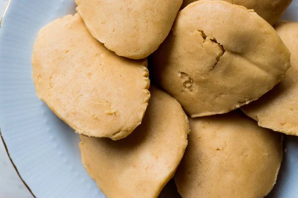 Un helvasi, helva oder halva aus Mehl, Butter und Milch — Stockfoto