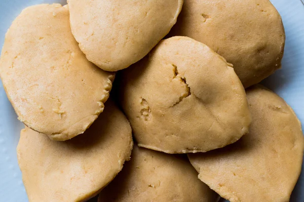 Un helvasi, helva oder halva aus Mehl, Butter und Milch — Stockfoto