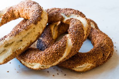 Susamlı Türk simidi Simit