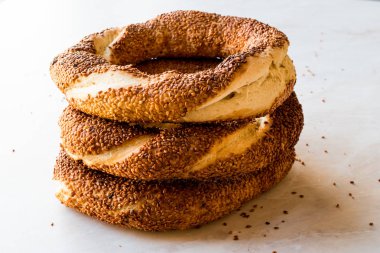 Susamlı Türk simidi Simit