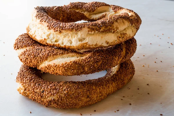 Susamlı Türk simidi Simit
