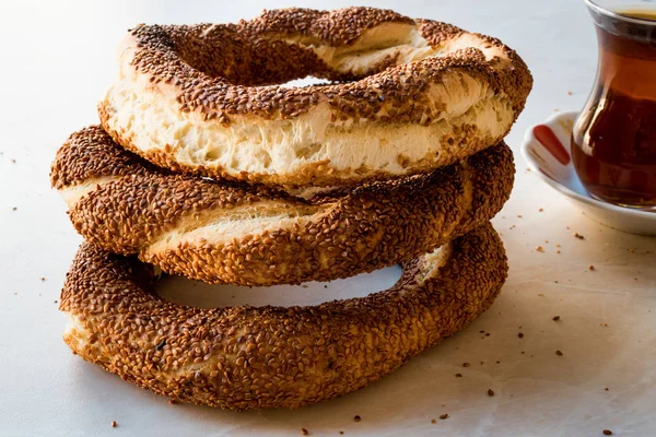 Geleneksel çay simit Simit.