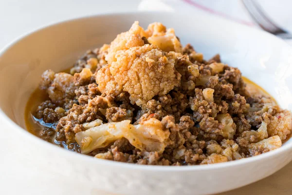 Comida Turca Kiymali Karnabahar / Couve-flor com carne picada . — Fotografia de Stock