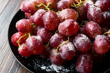 Şekerli Sangria mor üzüm tatlı için.