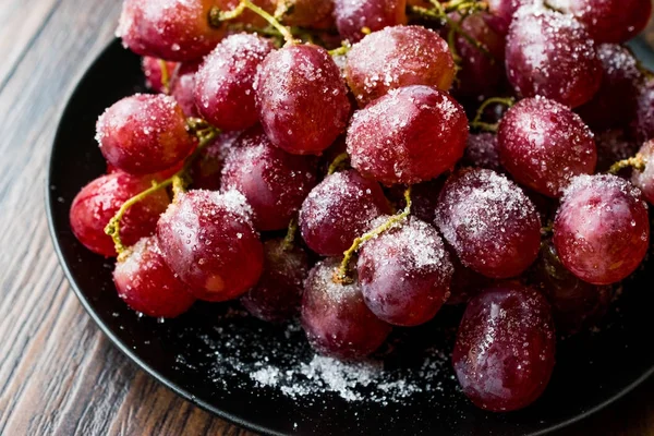 Sugared Sangria uvas roxas para sobremesa . — Fotografia de Stock