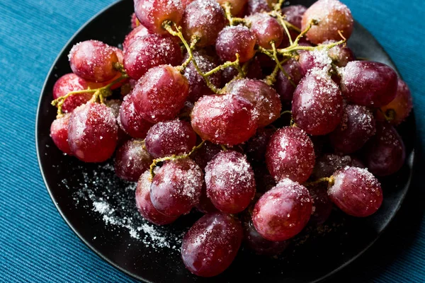 Sugared Sangria uvas roxas para sobremesa . — Fotografia de Stock