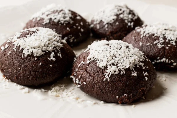 Мини шоколадное печенье с кокосовым порошком / турецкий — стоковое фото