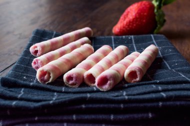 Çilek gofret rulo veya Barquillos tatlı sopa