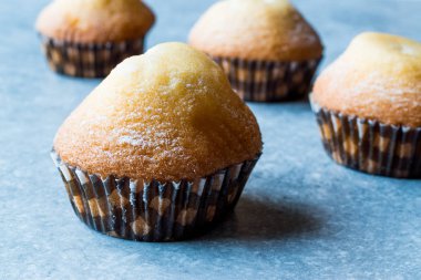 Limonlu kek ile pudra şekeri