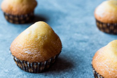 Limonlu kek ile pudra şekeri