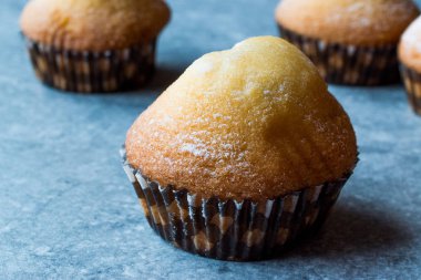 Limonlu kek ile pudra şekeri