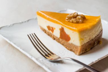 Ceviz ve karamel sosu ile Kabak Cheesecake