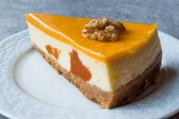 Pumpkin Cheesecake with Walnut and Caramel icing — Stock Photo, Image