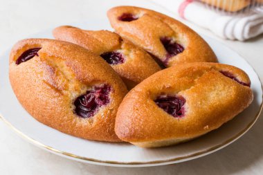 Türk Mekik Kek / Mini kek kiraz ile