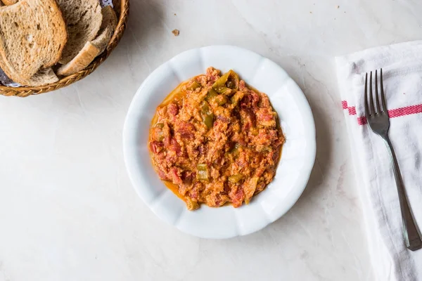 Türkisches Frühstück menemen / Rührei mit Tomatenmark — Stockfoto