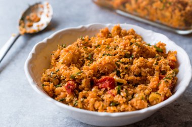 Türk karnabahar yemeği Kisir / Bulgur salatası