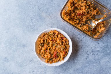 Türk karnabahar yemeği Kisir / Bulgur salatası