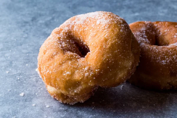 Hausgemachte zuckerhaltige Donuts fertig zum Essen — Stockfoto