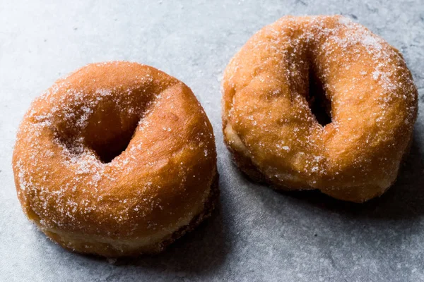 Домашні цукрові пончики готові їсти — стокове фото