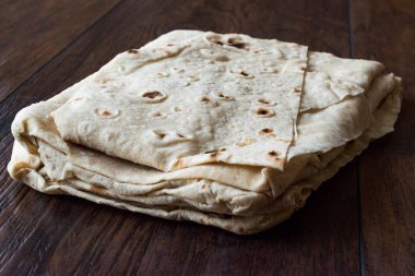 Türk lavaş Durum düz ekmek fırında tavuklu veya geleneksel tamamladı