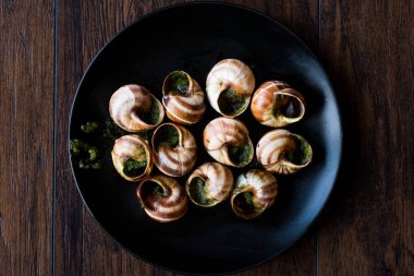 Escargots de Bourgogne - salyangoz yemek otlar tereyağı, Fransa ile gitmek