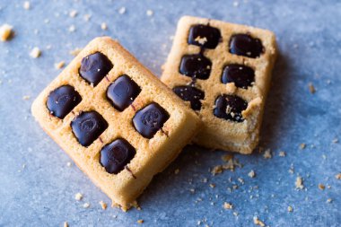 Çikolata dolgulu Belçika Waffle kek