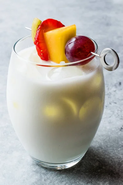 Pina Colada Cocktail with Fruits. — Stock Photo, Image