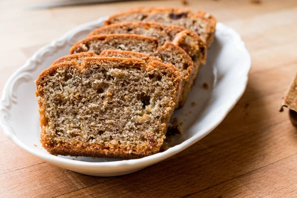 Hausgemachter, glutenfreier Bio-Kuchen mit Rosinen. — Stockfoto