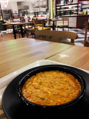 Türk yumurta kahvaltı Menemen bir tavada.