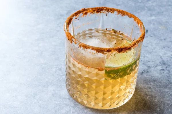 Spicy Honey Mezcal Margarita Cocktail with lime and Ice — Stock Photo, Image