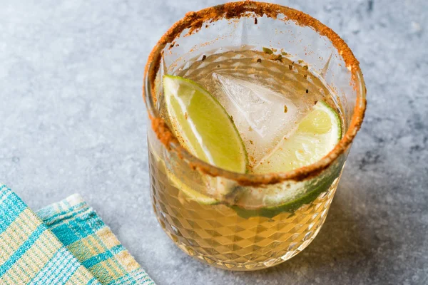 Spicy Honey Mezcal Margarita Cocktail with lime and Ice — Stok Foto
