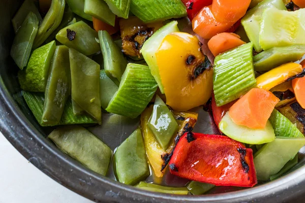 Перемешать жареные овощи в кастрюле . — стоковое фото